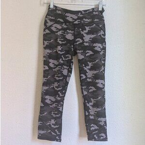 Fabletics Camo Capri Leggings | Size S